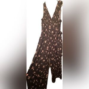 Sleeveless pants romper